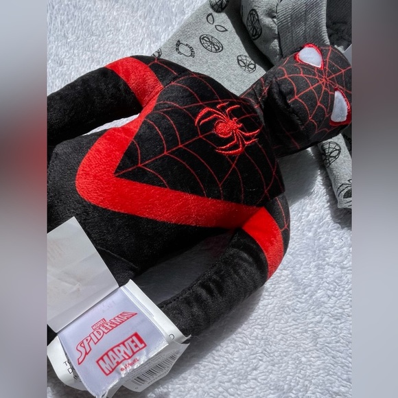 Boys Spider Man Shorts & Plush Doll - Picture 3 of 6